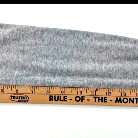 Brandy Melville Gray Argyle V-Neck Cropped Sweater - Picture 3 of 5